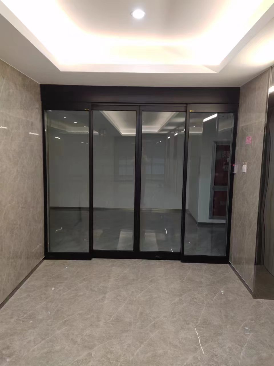 浦口区玻璃伸缩门