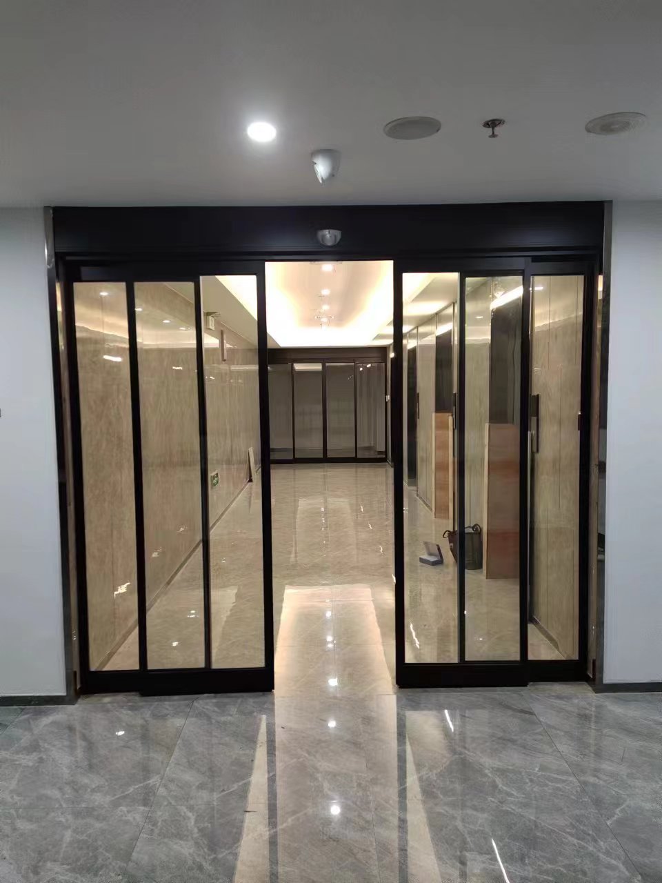 浦口区玻璃伸缩门
